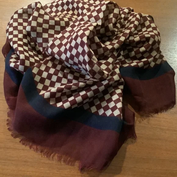 New Vintage Yves Saint Laurent cashmere scarf, large 34” 34” burgundy black ivor - Picture 3 of 4